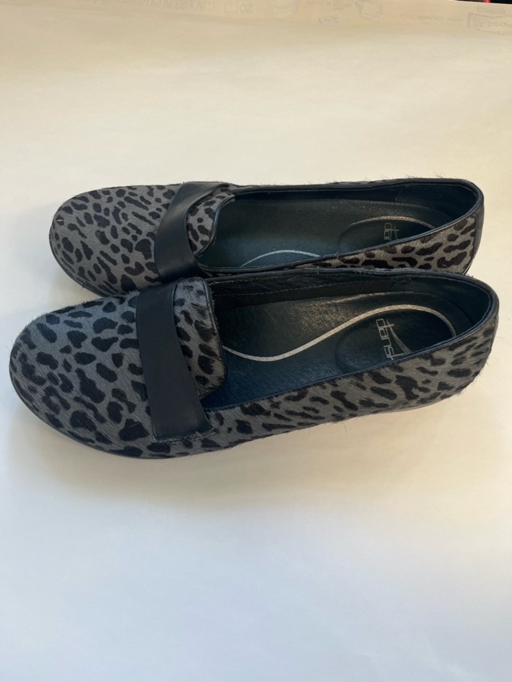 Dansko Leopard-Print Gray & Black Leather Calf Hair Loafers Sz. 39 - Picture 3 of 7
